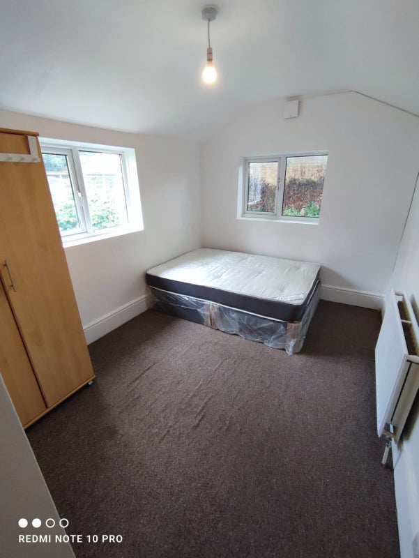 Room Brighton Road in Greater London