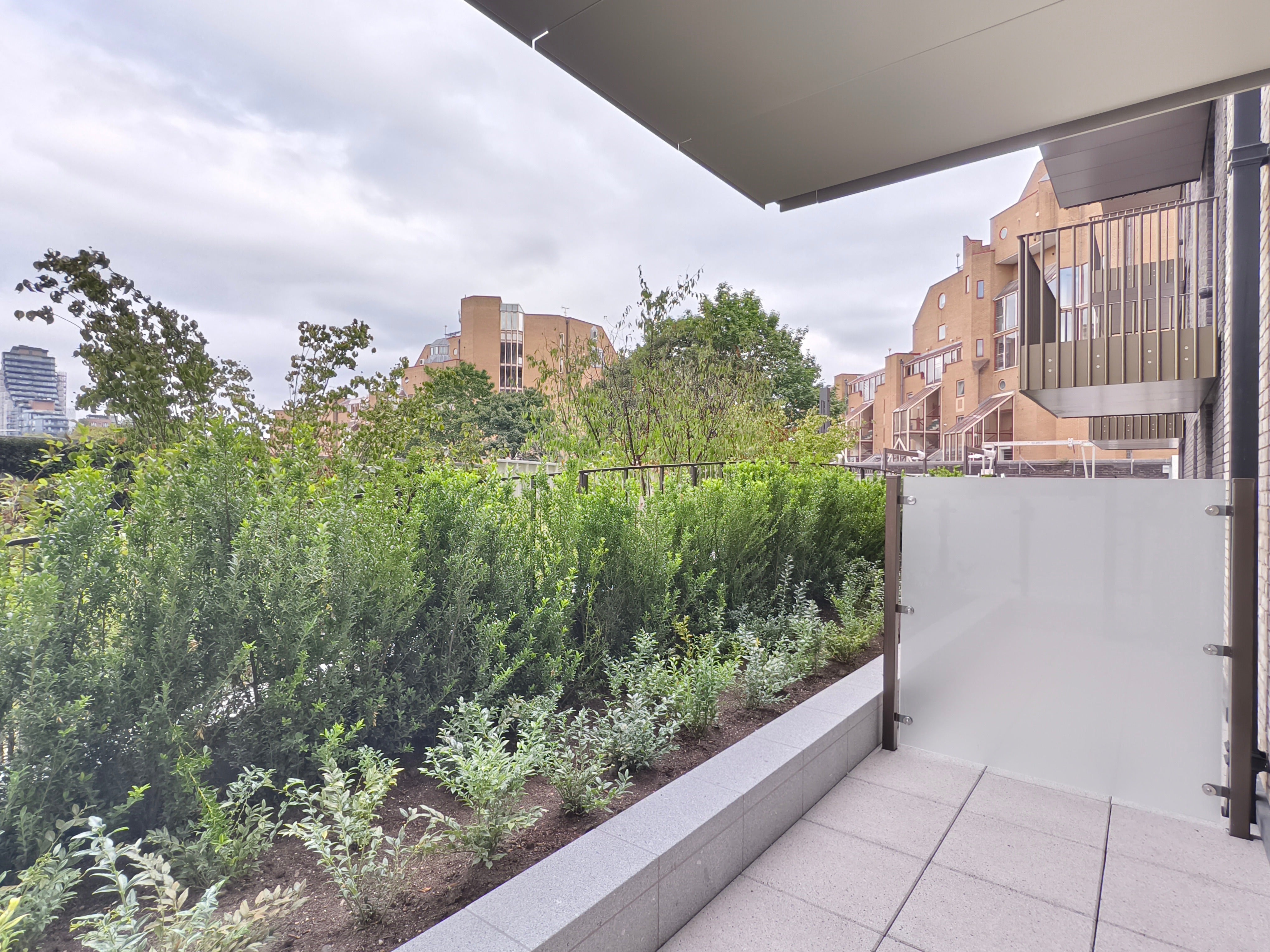 Flat Boxwood Gardens in Greater London
