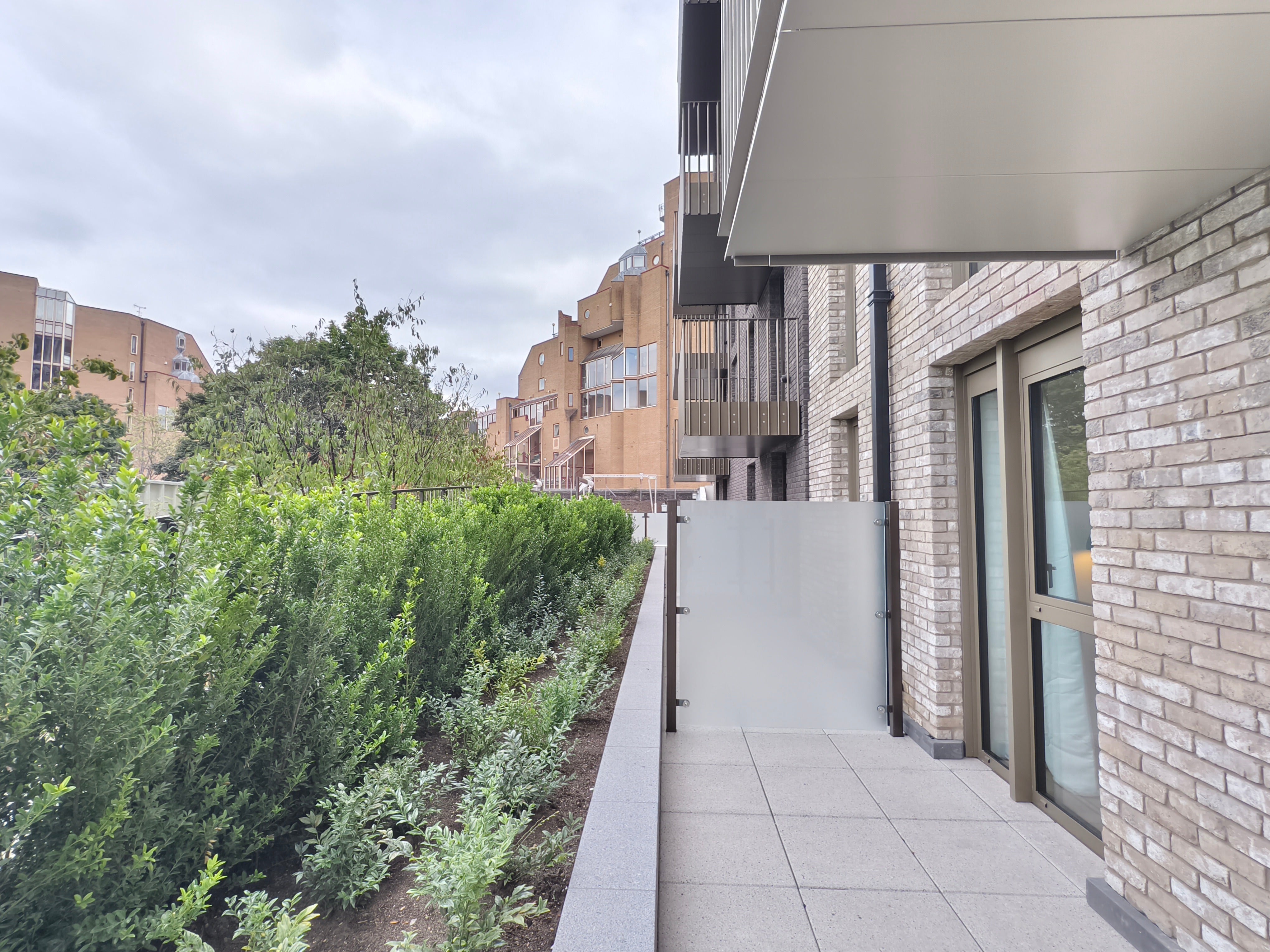 Flat Boxwood Gardens in Greater London