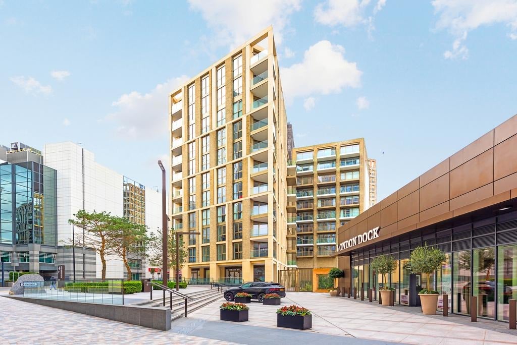 Flat Boxwood Gardens in Greater London