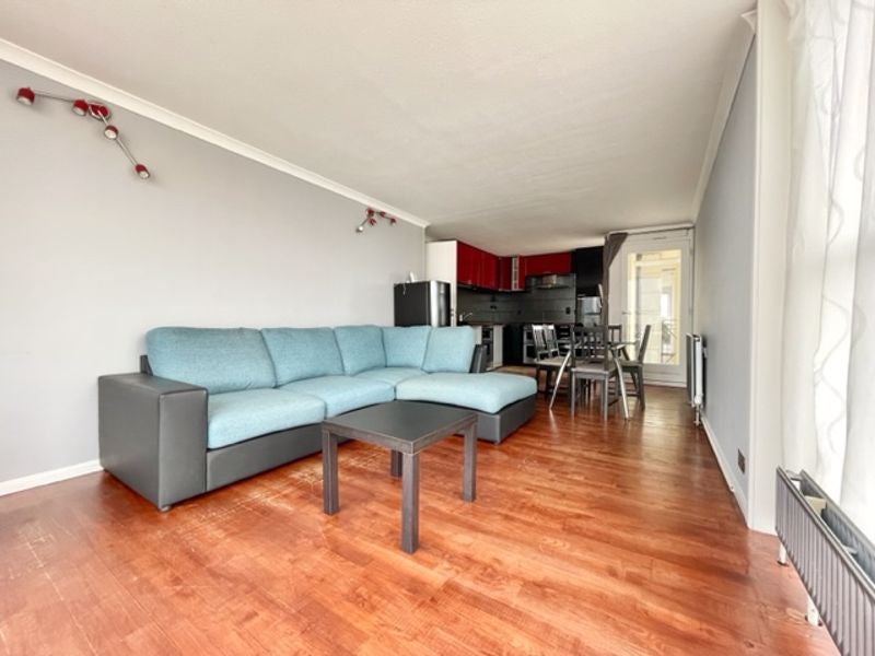 Flat Durand's Wharf in Greater London