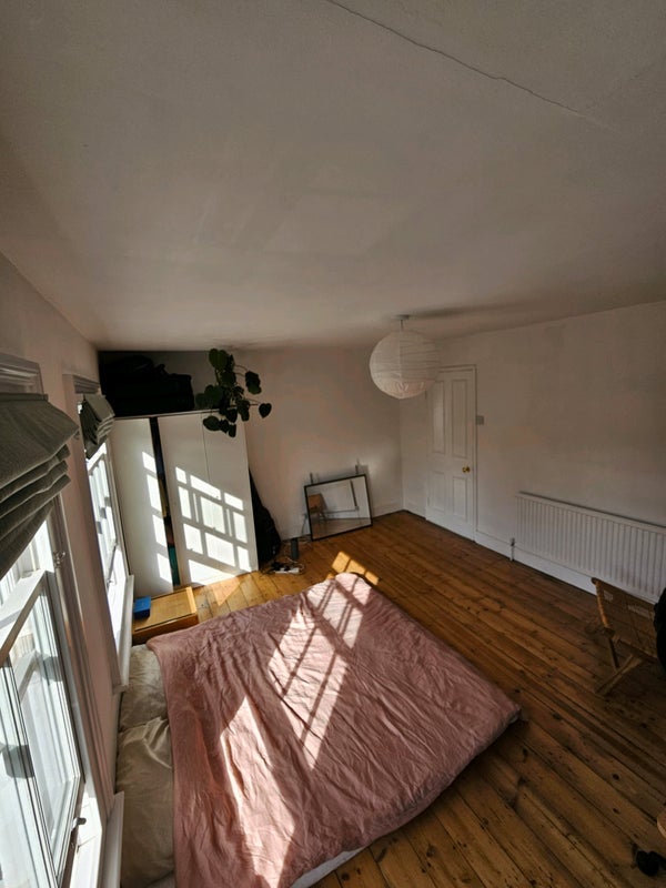 Room Pomfret Road in Greater London