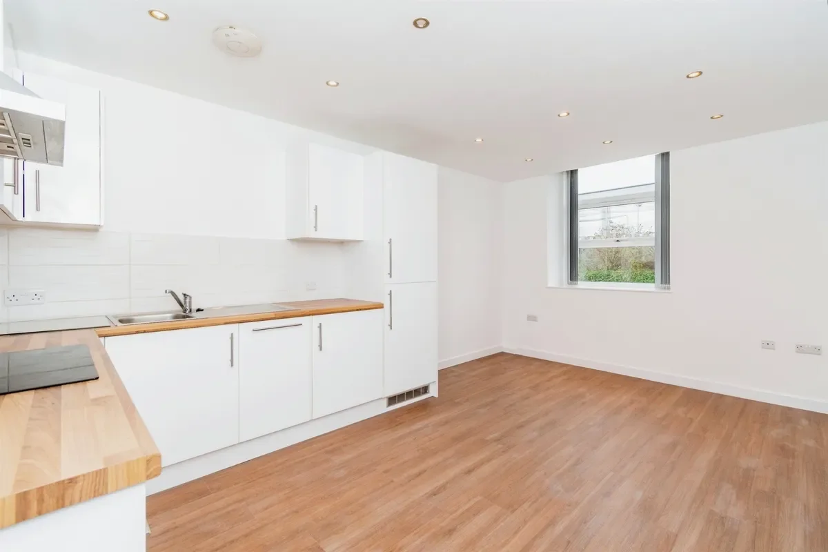 Flat Dockfield Terrace in Bradford
