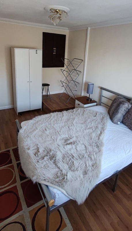 Room Hawthorne Crescent in Slough