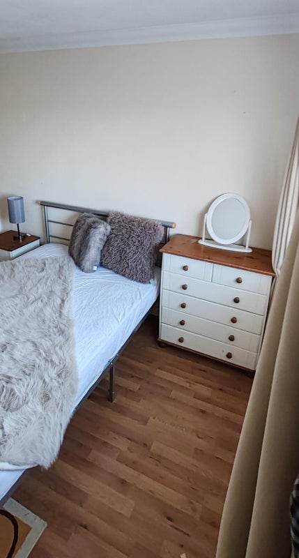 Room Hawthorne Crescent in Slough