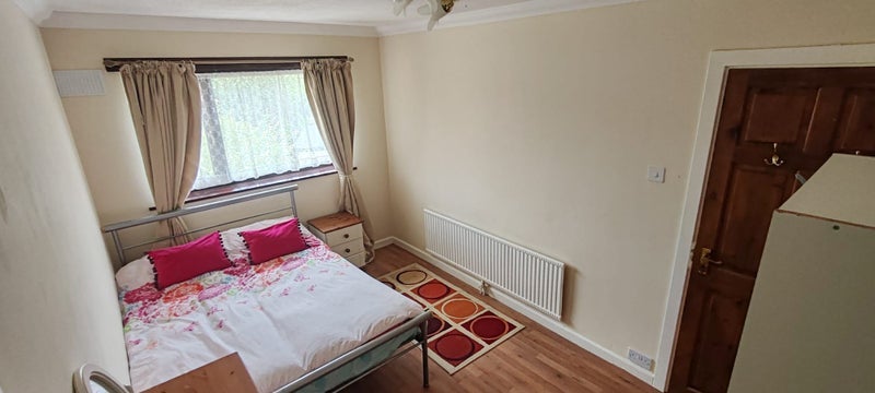 Room Hawthorne Crescent in Slough