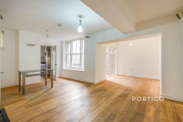Flat Romford Road in London
