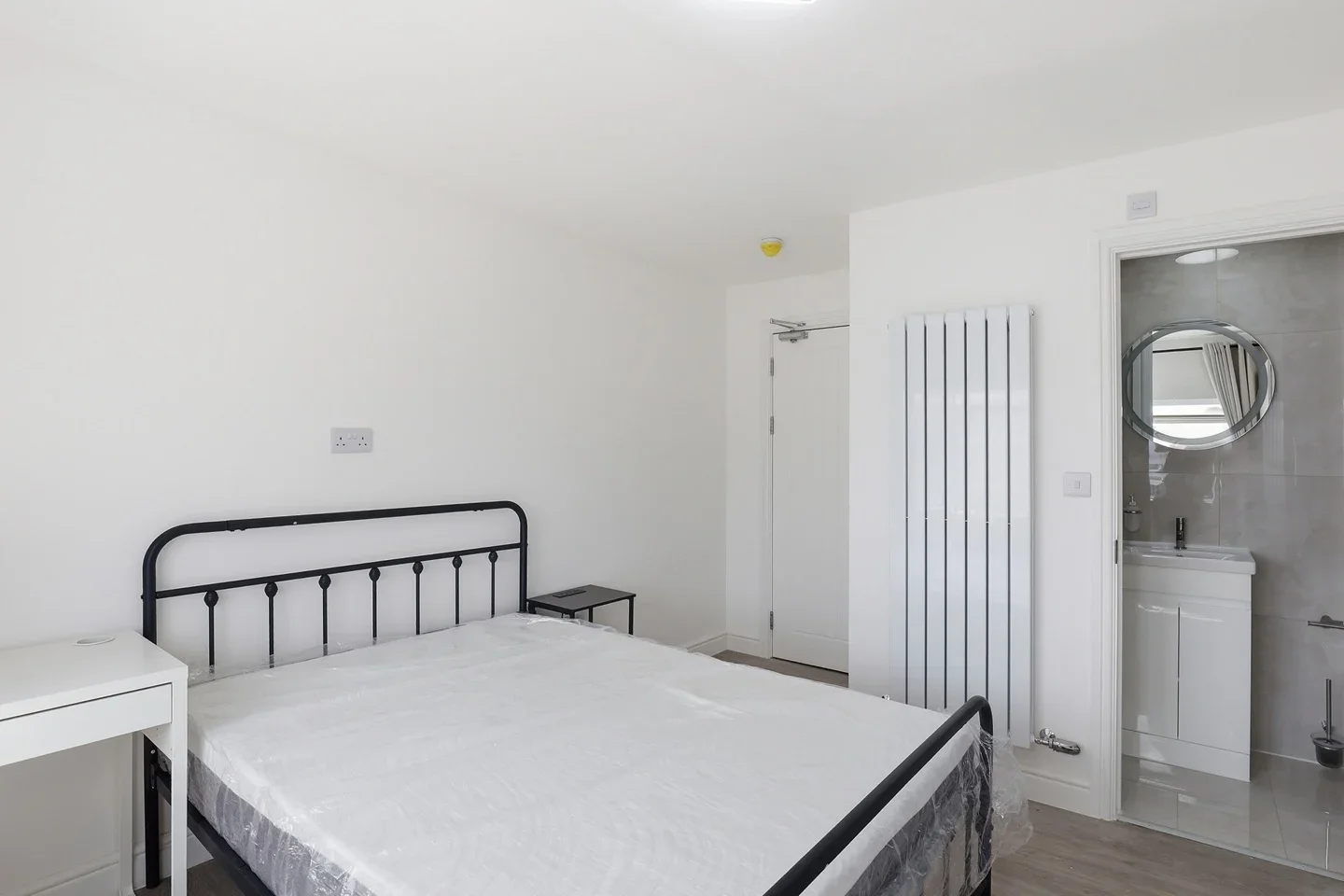 Room Kent Close in Greater London