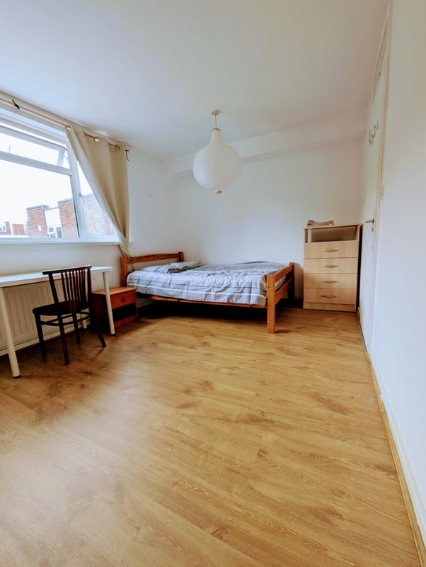 Room Mansford Street in Greater London