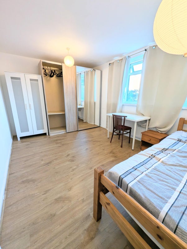 Room Mansford Street in Greater London