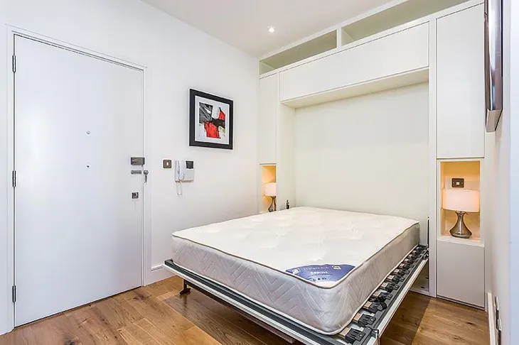 Flat Clapham Road in Greater London