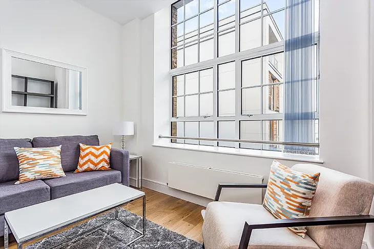 Flat Clapham Road in Greater London
