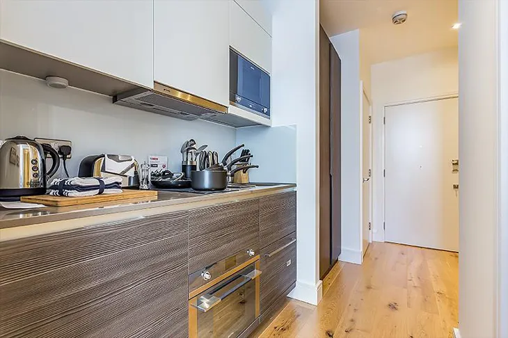 Flat Clapham Road in Greater London