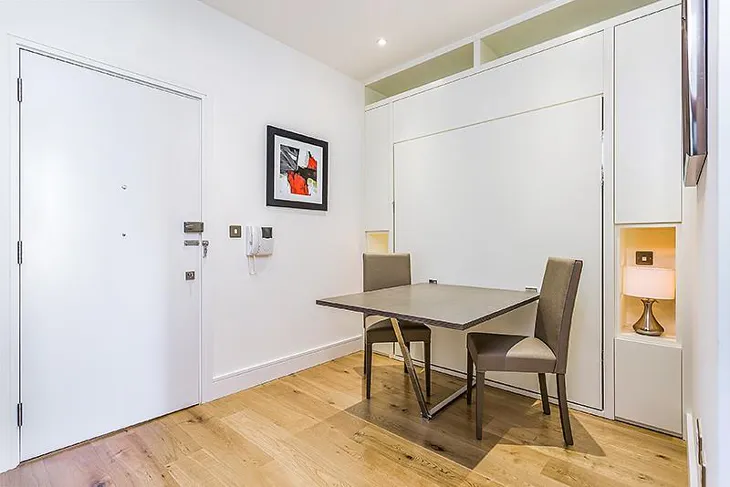 Flat Clapham Road in Greater London