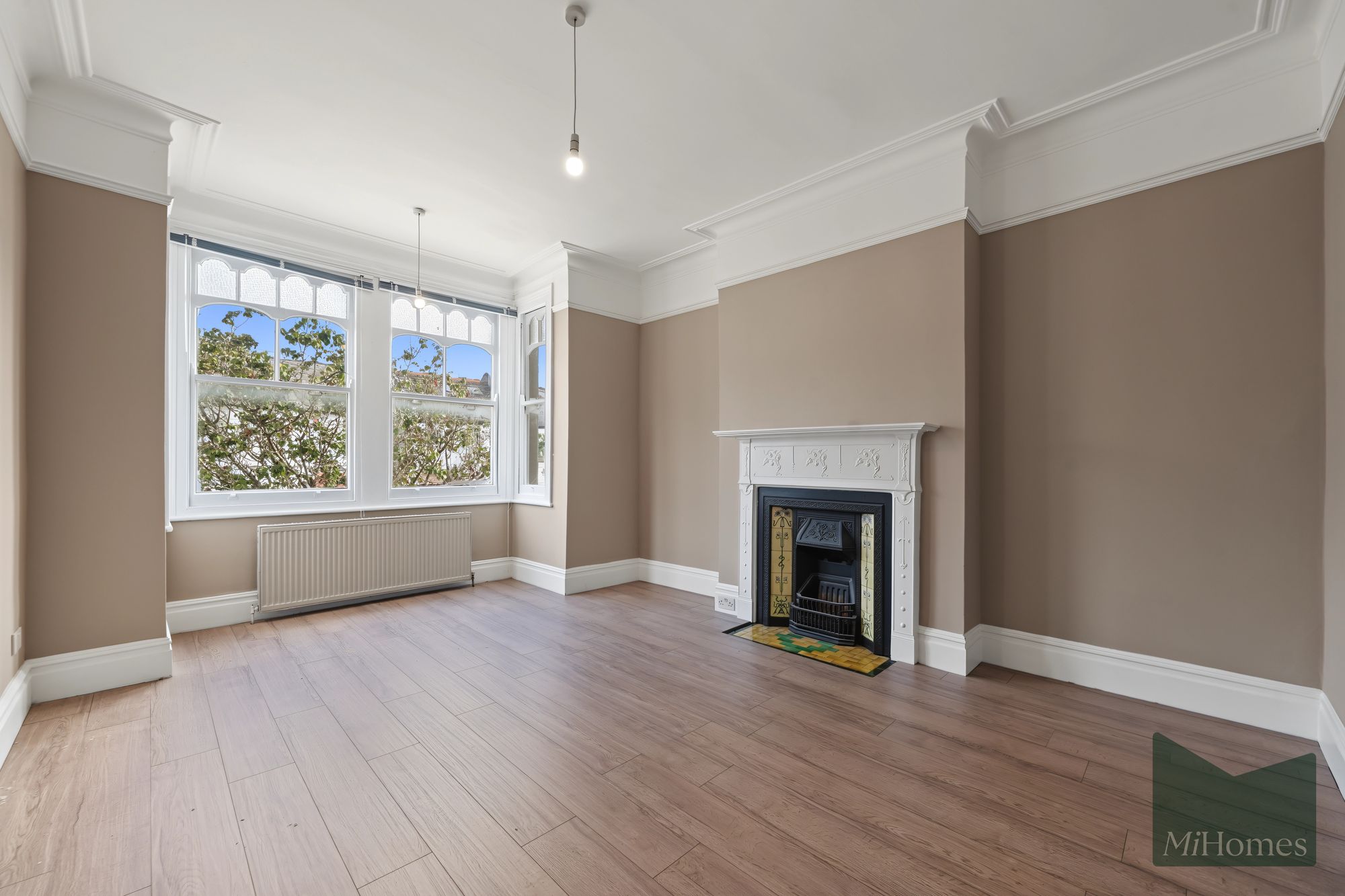 House Loring Road in Greater London