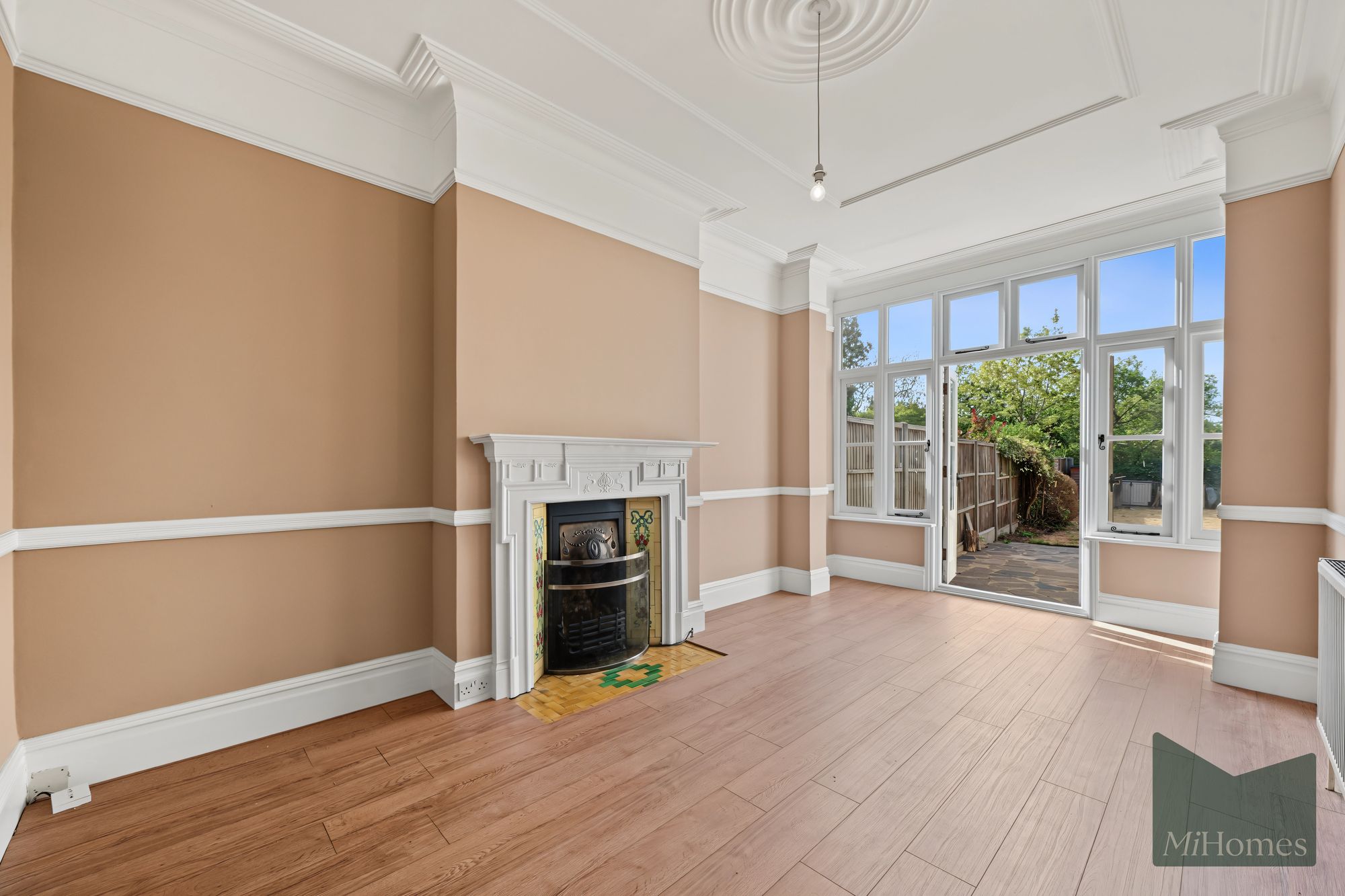 House Loring Road in Greater London