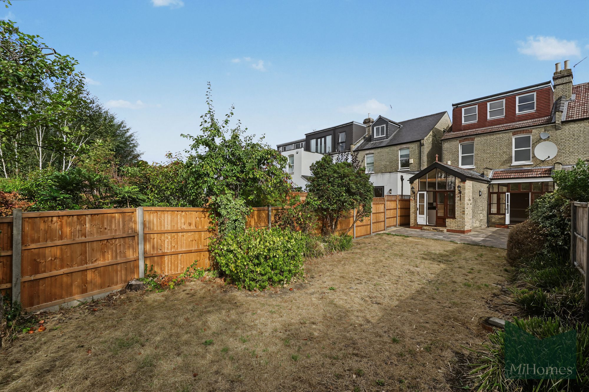 House Loring Road in Greater London