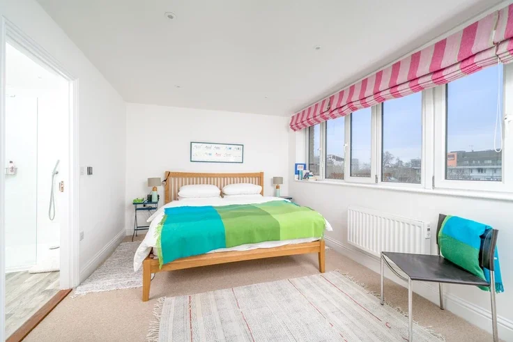 Flat Long Lane in Greater London