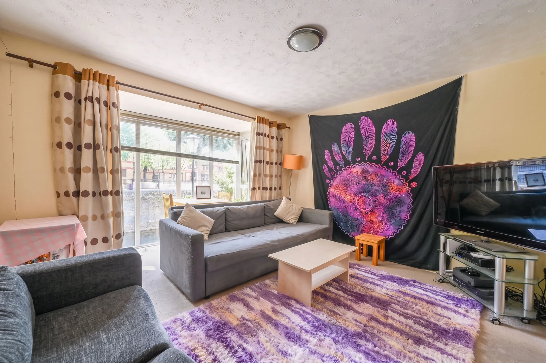 Flat Spirit Quay in Greater London