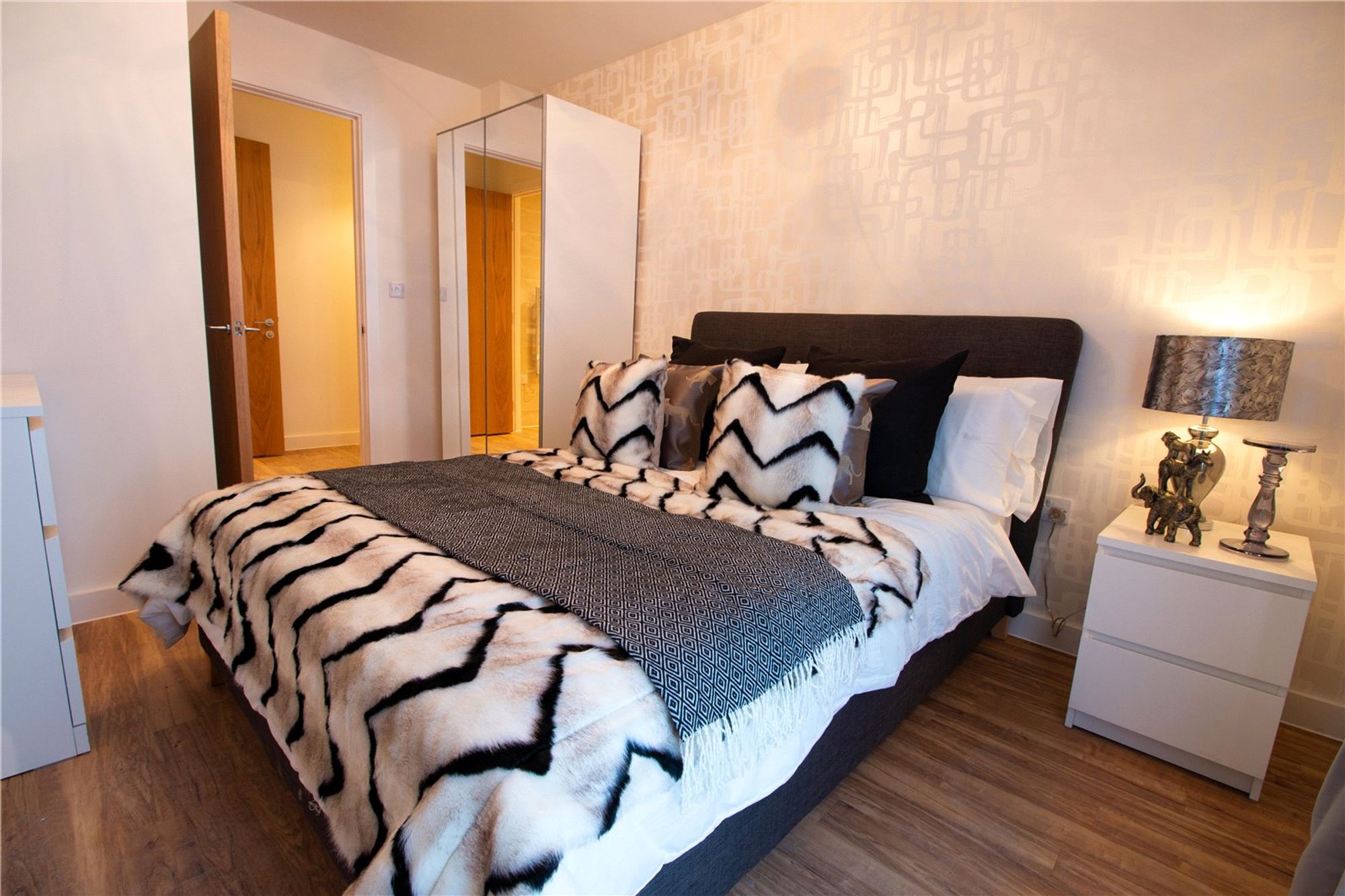Flat Pomona Strand in Trafford