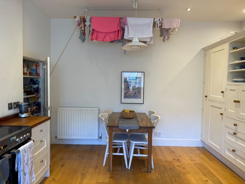 Flat Gloucester Lane in City of Edinburgh