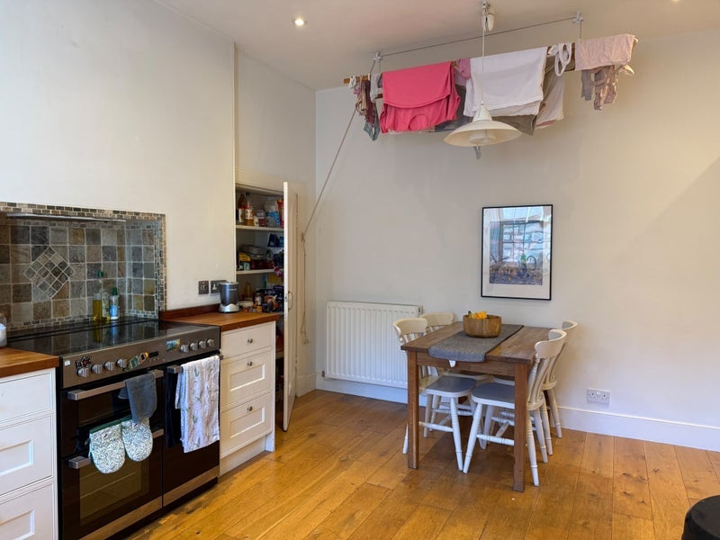 Flat Gloucester Lane in City of Edinburgh