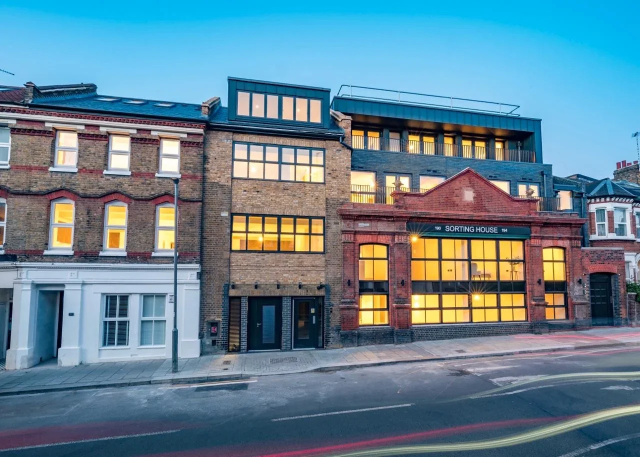 Flat St. Ann's Hill in Greater London