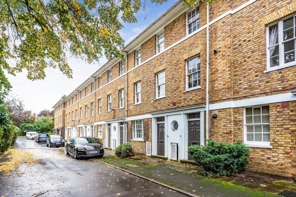 Flat Estate Road in Greater London