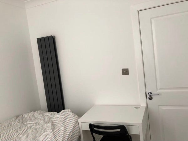 Room Netley Gardens in London