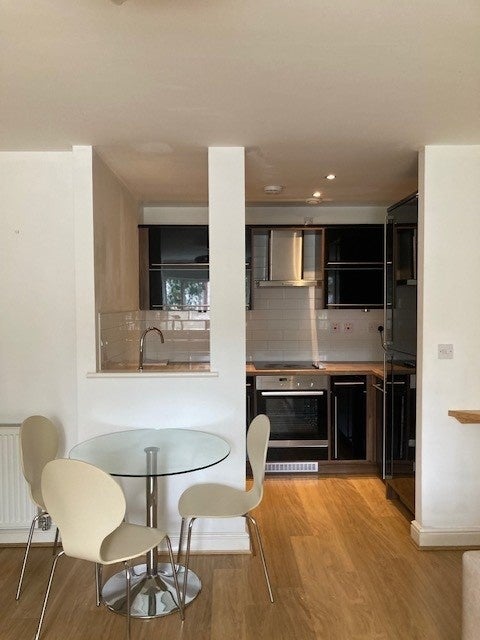 Flat Highmarsh Crescent in Manchester