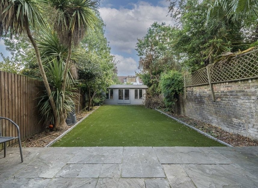 House Heathfield Gardens in Greater London