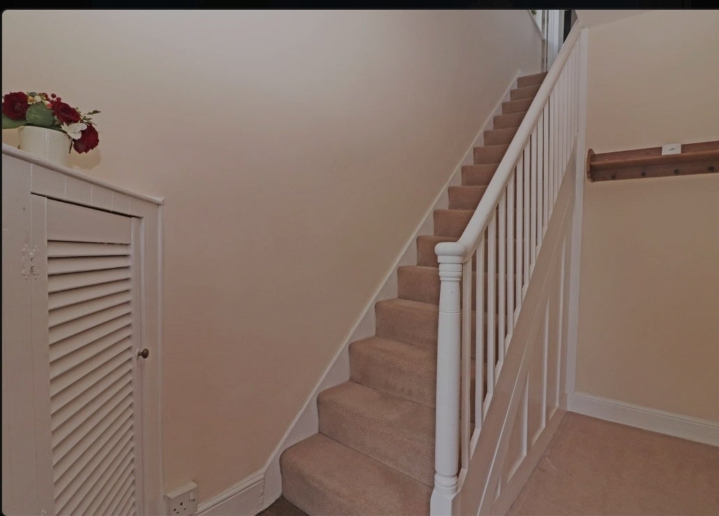 Flat Garlands Road in Reigate and Banstead