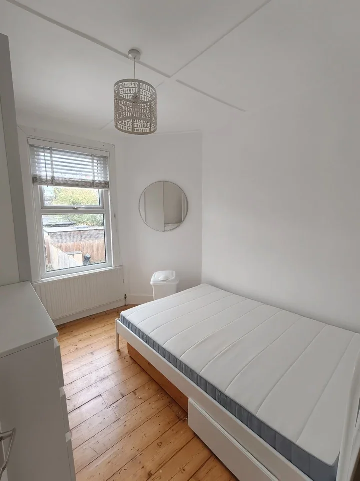 Room Corsehill Street in Greater London