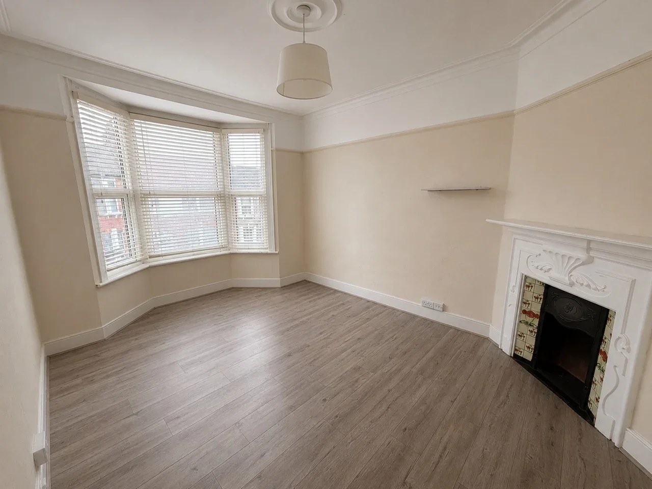 Flat Grange Avenue in Greater London