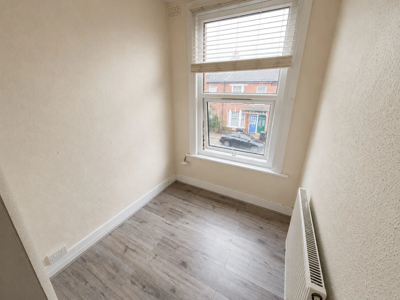Flat Grange Avenue in Greater London