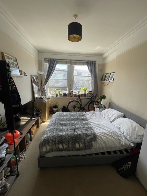 Flat Saint John's Hill in Greater London