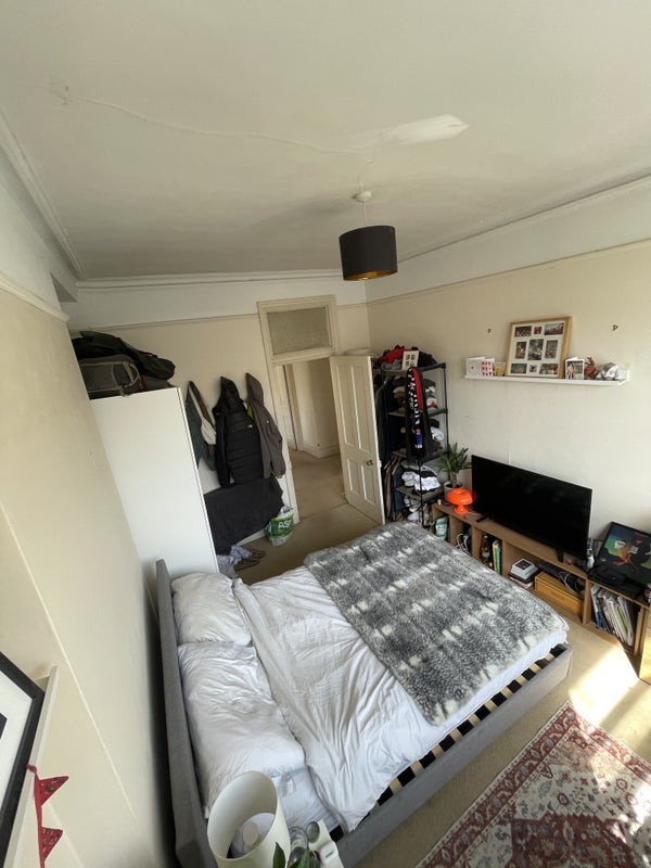 Flat Saint John's Hill in Greater London