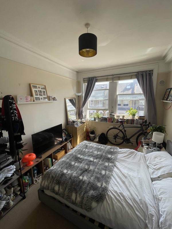 Flat Saint John's Hill in Greater London