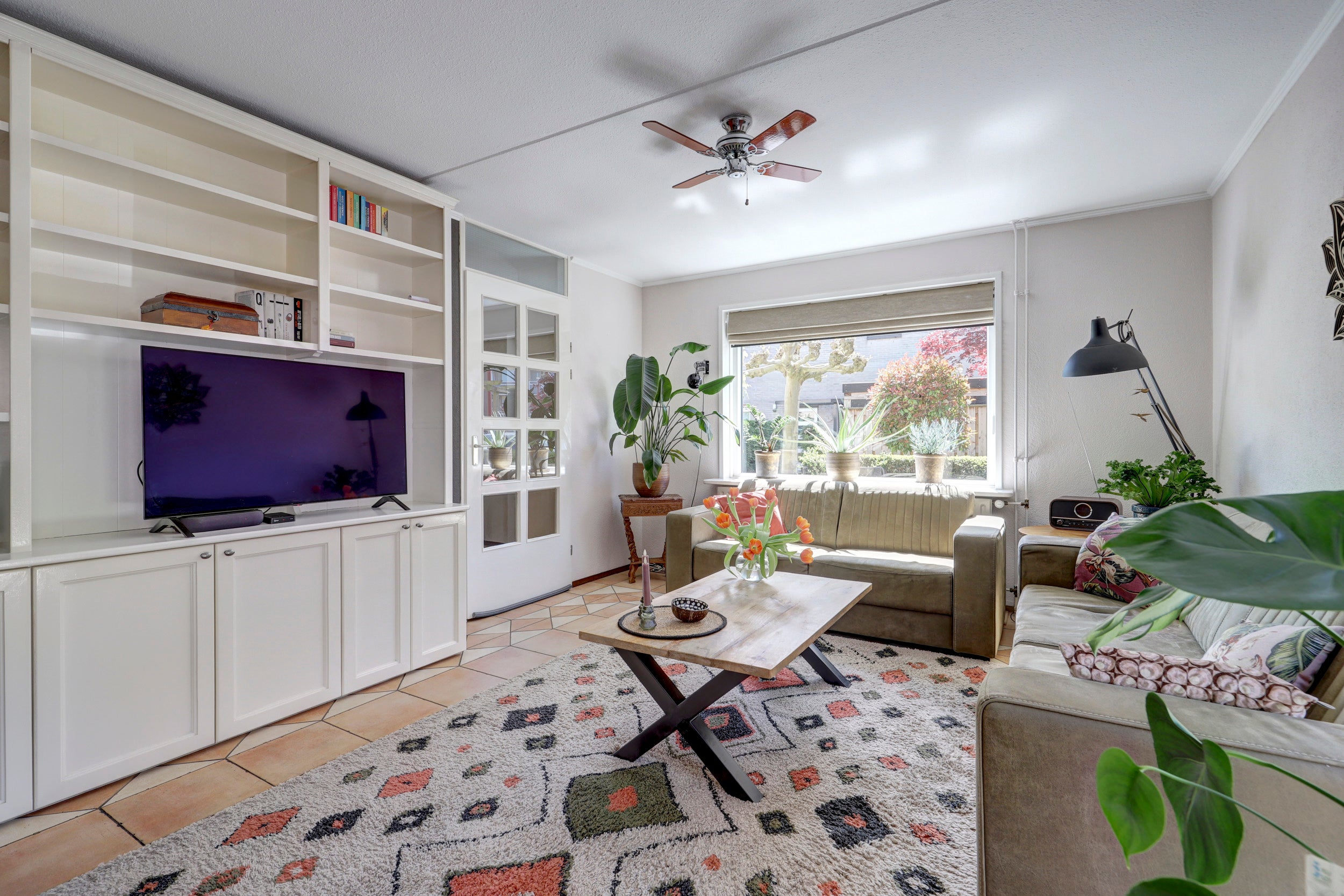 Tussenwoning te koop: Aart van der Leeuwhove 6, Nieuwegein