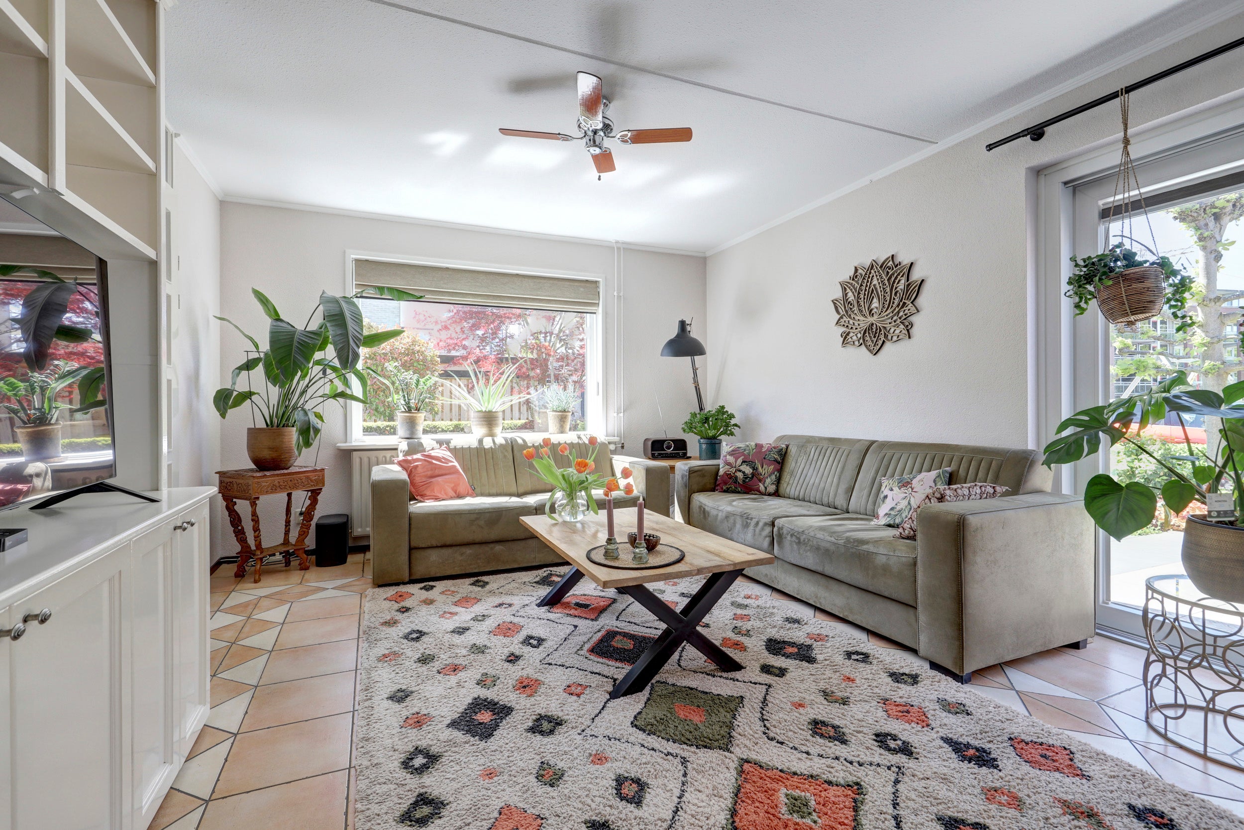 Tussenwoning te koop: Aart van der Leeuwhove 6, Nieuwegein