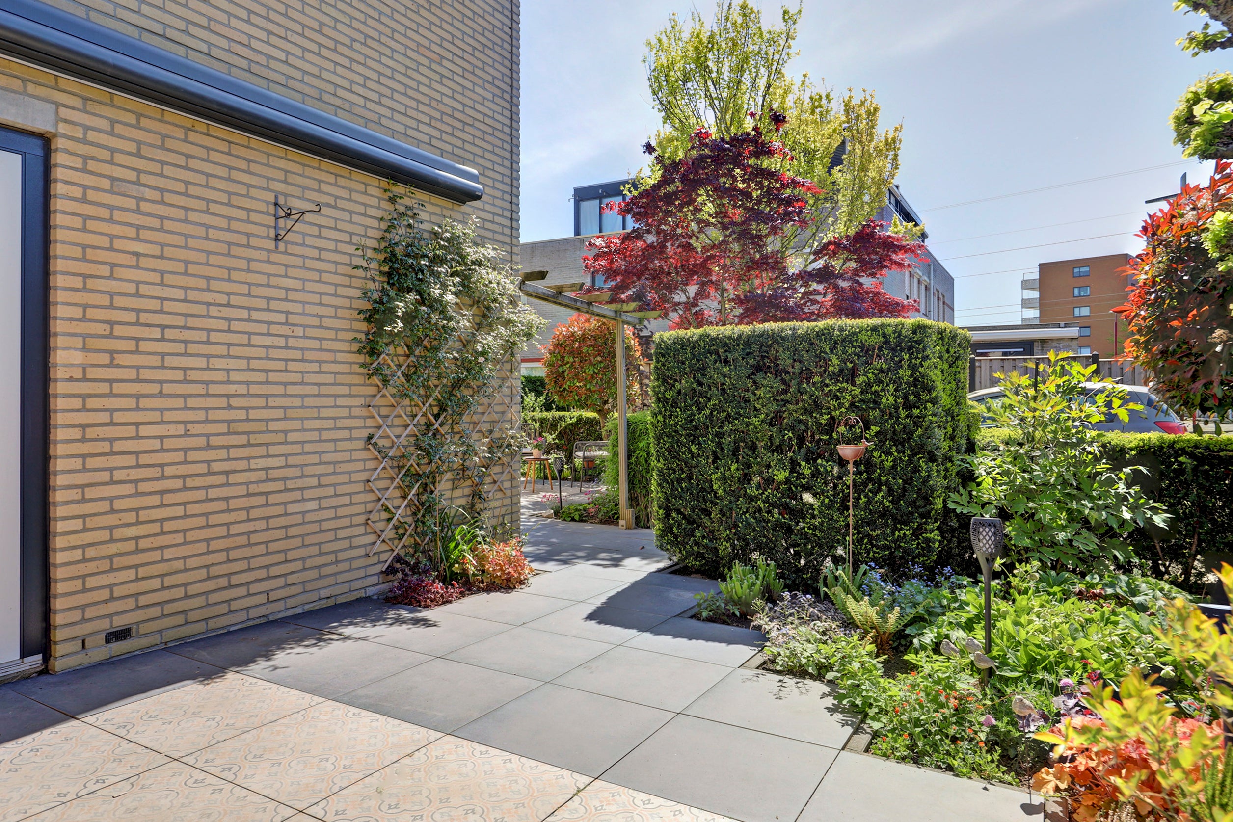 Tussenwoning te koop: Aart van der Leeuwhove 6, Nieuwegein