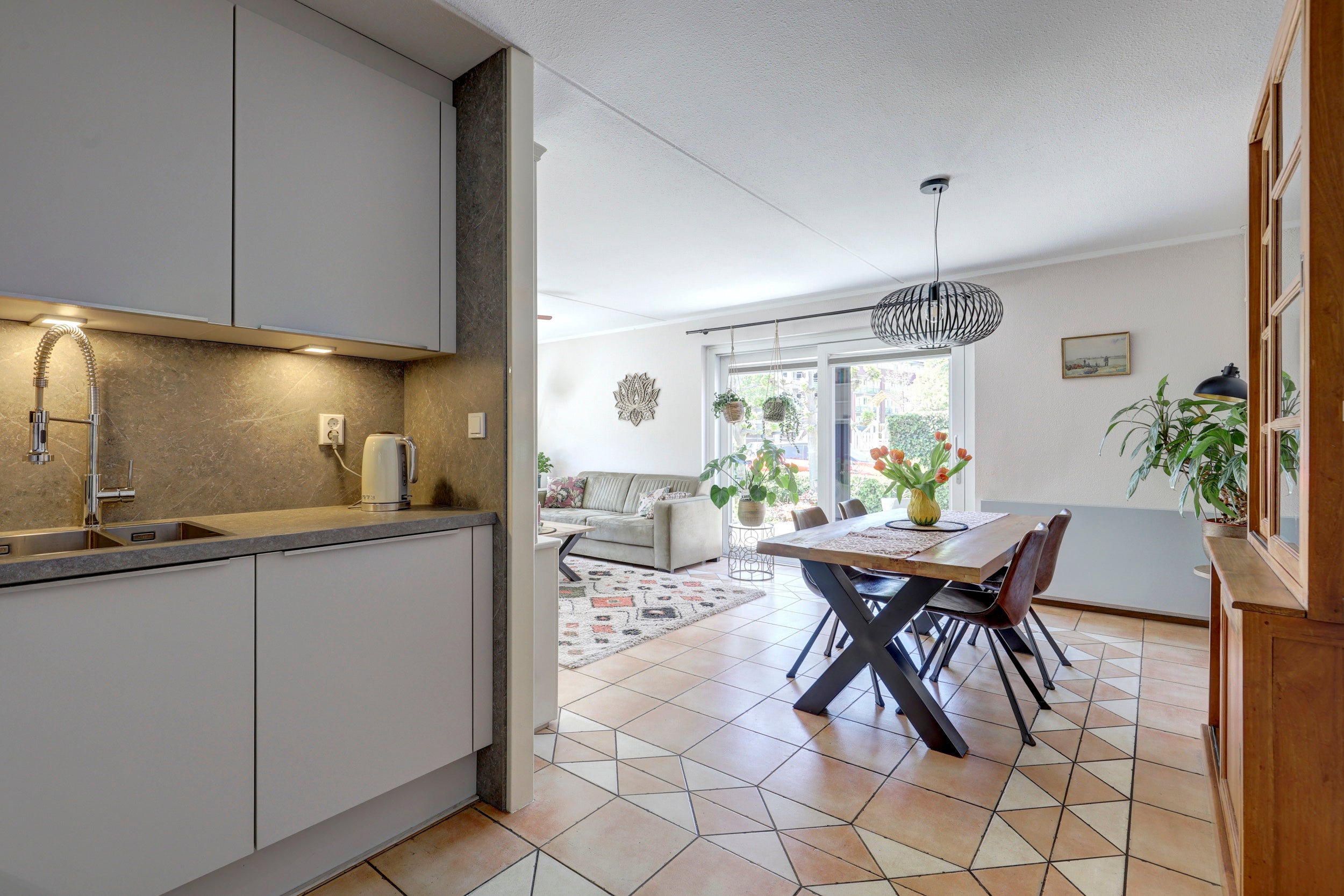Tussenwoning te koop: Aart van der Leeuwhove 6, Nieuwegein