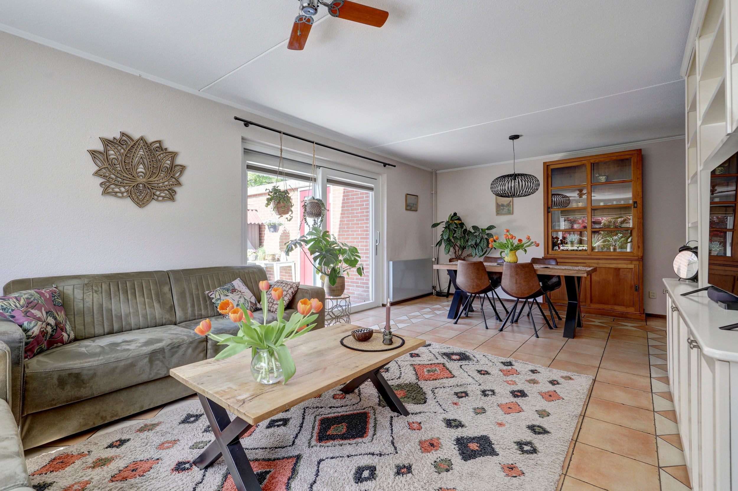 Tussenwoning te koop: Aart van der Leeuwhove 6, Nieuwegein
