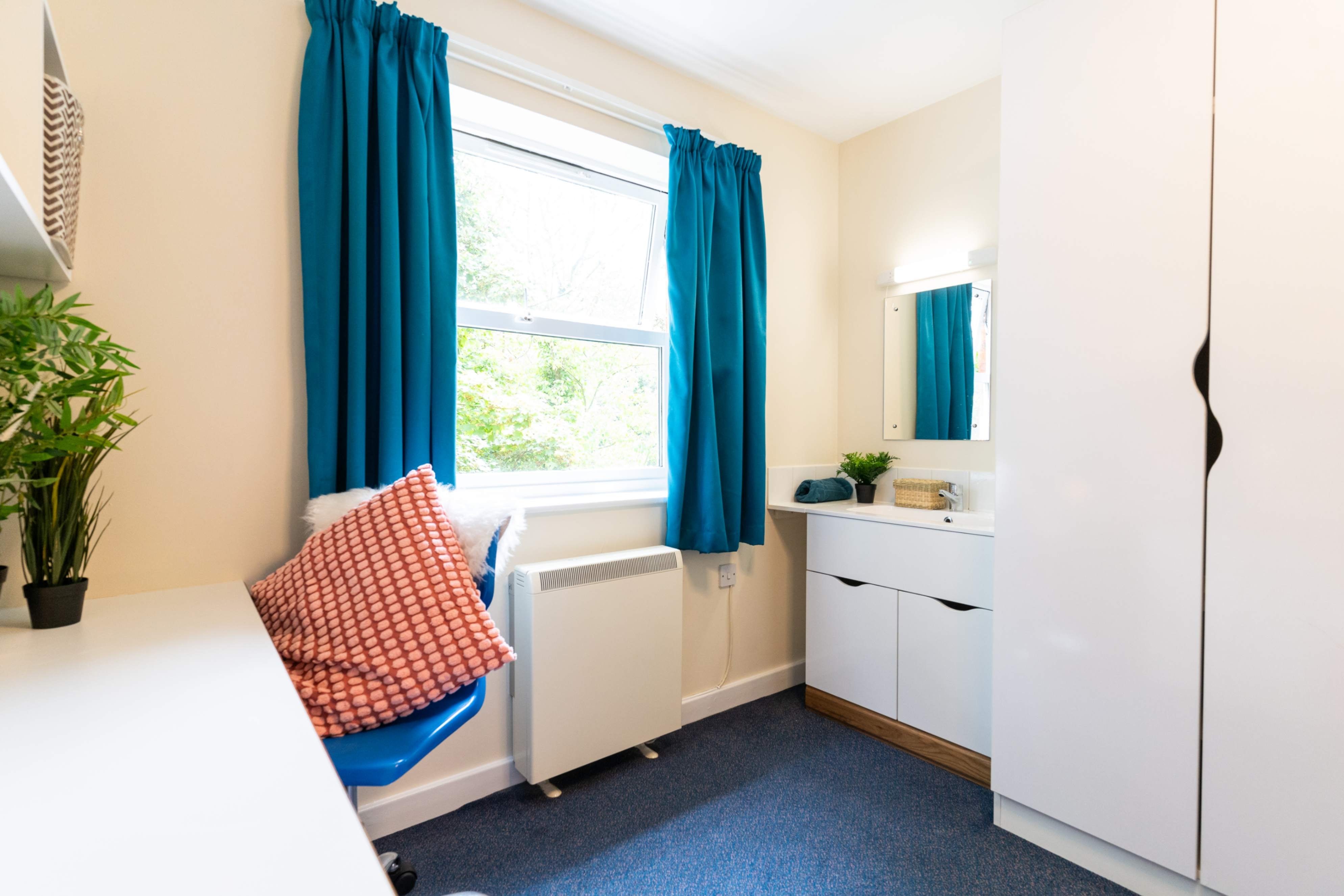 Room Cloister Street in Nottingham