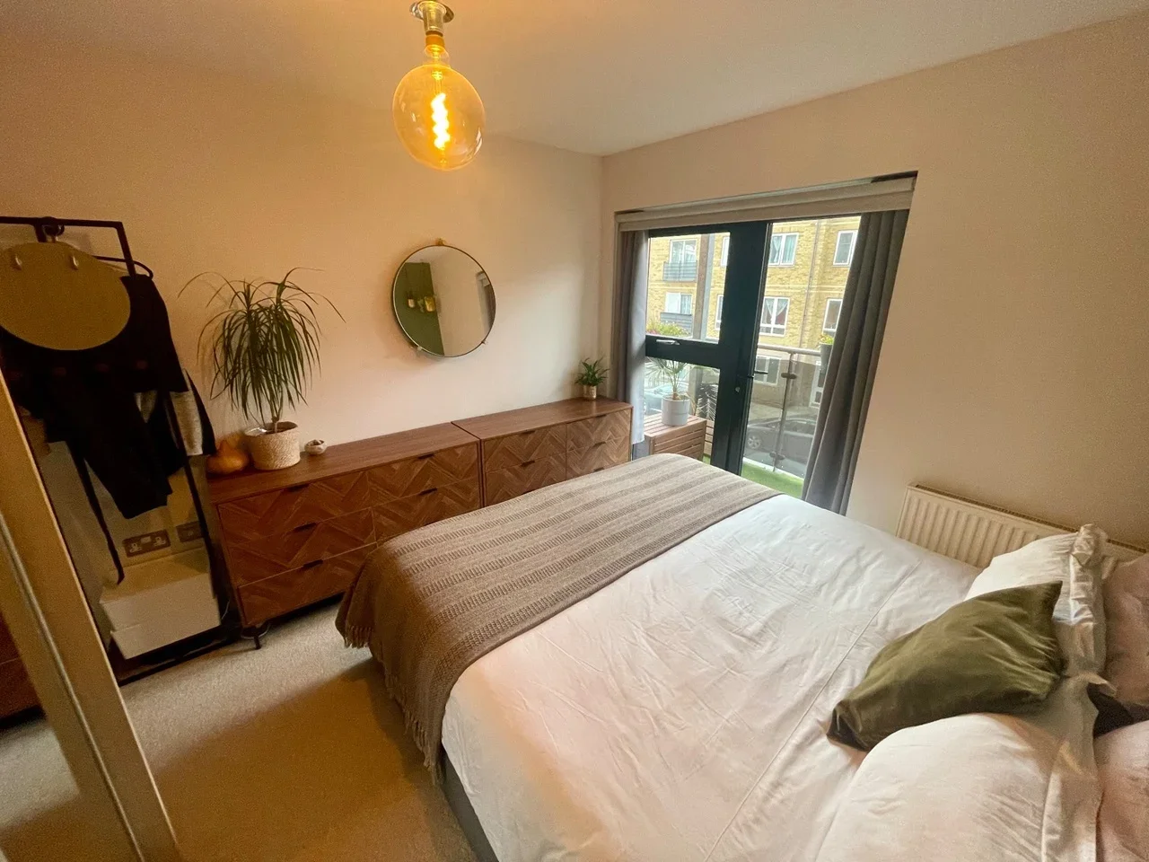 Flat Ordell Road in Greater London
