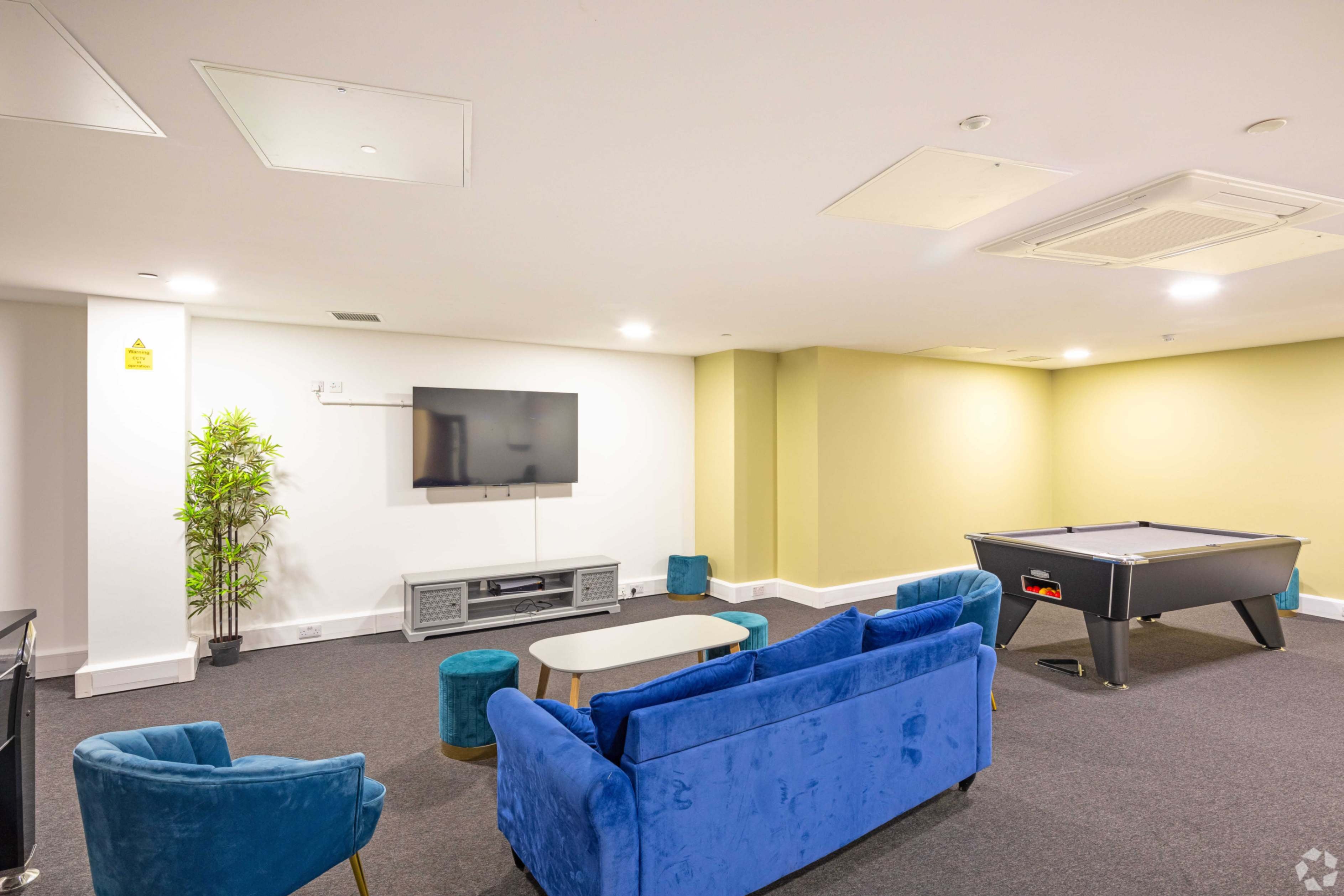 Flat Aldine Court in Sheffield