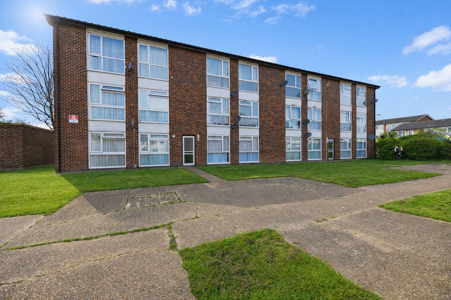 Room St Peters Close in Greater London
