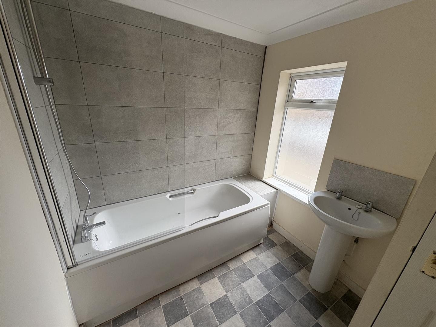Flat Saint Johns Road in Belton with Browston