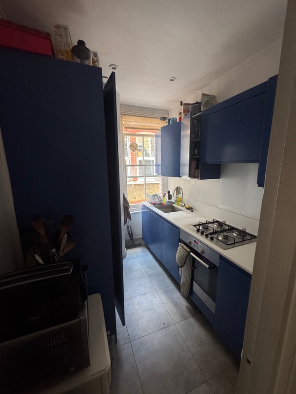 Room Kingswood Road in Greater London