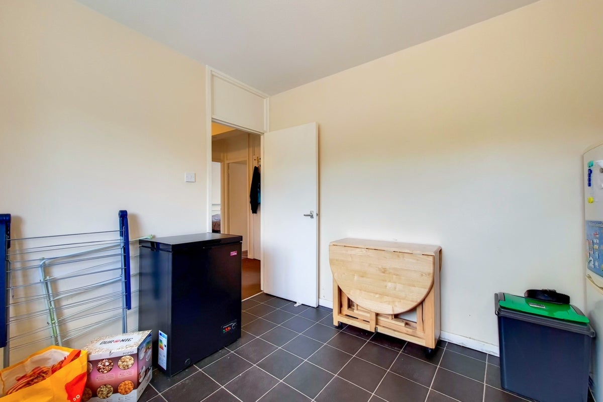 Flat Wimbledon Park Road in Greater London